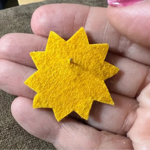 ✨HOST PICK✨ Beaded Sunflower Stud Earrings - Picture 3 of 4